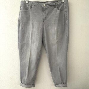 GLORIA VANDERLBILT ALL AROUND SLIMMING EFFECTS CROP JEANS